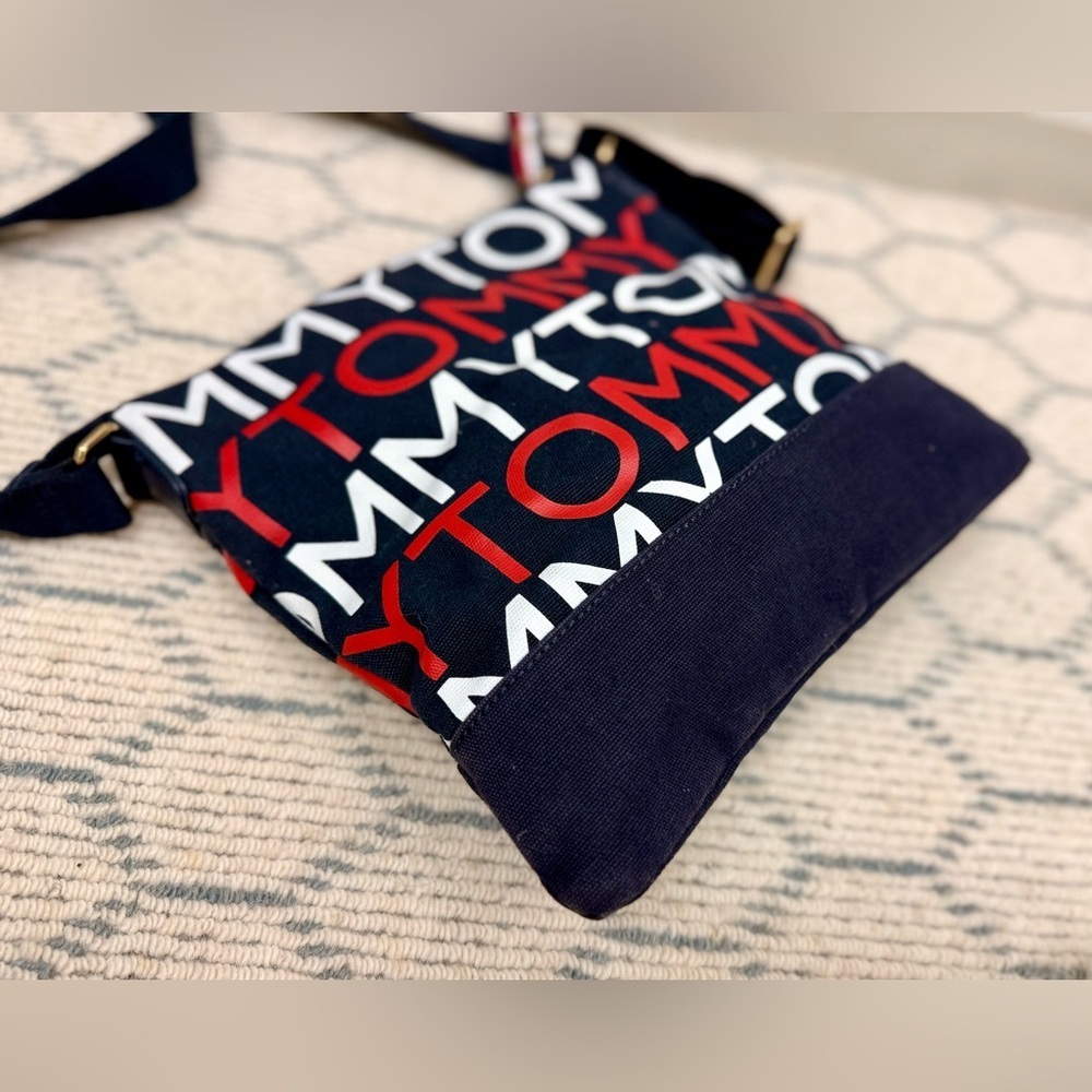 TOMMY HILFIGER Y2K Classic Navy Canvas Logo Print Adjustable Strap Crossvody - Picture 9 of 16